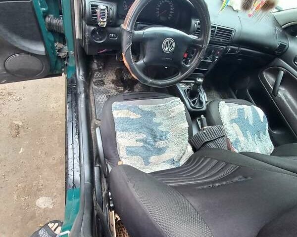 Зеленый Фольксваген Пассат, объемом двигателя 1.8 л и пробегом 300 тыс. км за 3150 $, фото 10 на Automoto.ua