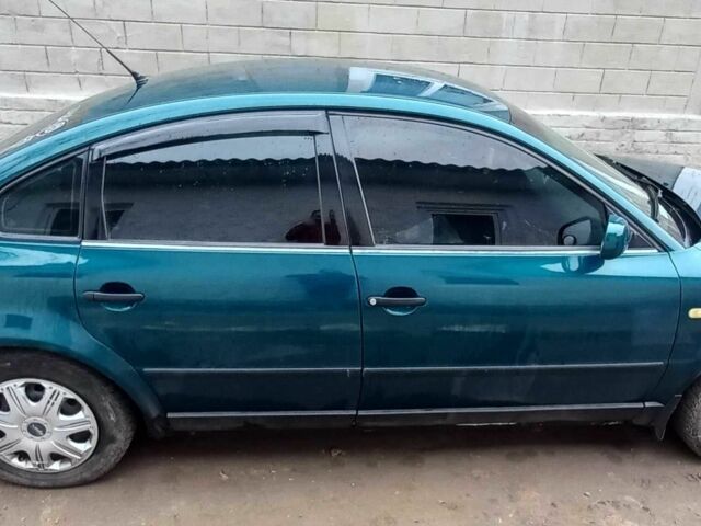 Зелений Фольксваген Пассат, об'ємом двигуна 1.8 л та пробігом 300 тис. км за 3150 $, фото 2 на Automoto.ua