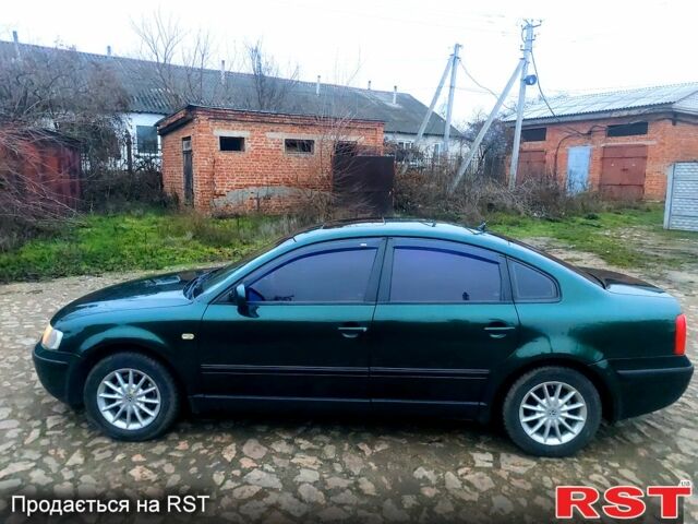 Зеленый Фольксваген Пассат, объемом двигателя 1.8 л и пробегом 295 тыс. км за 3600 $, фото 3 на Automoto.ua