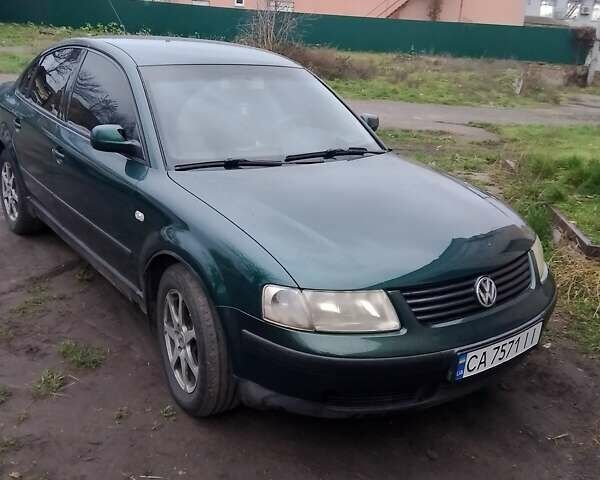 Зеленый Фольксваген Пассат, объемом двигателя 1.9 л и пробегом 467 тыс. км за 4100 $, фото 2 на Automoto.ua