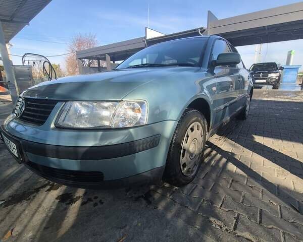 Зелений Фольксваген Пассат, об'ємом двигуна 1.6 л та пробігом 322 тис. км за 3500 $, фото 1 на Automoto.ua