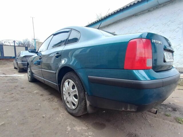 Зелений Фольксваген Пассат, об'ємом двигуна 1.8 л та пробігом 300 тис. км за 3150 $, фото 5 на Automoto.ua