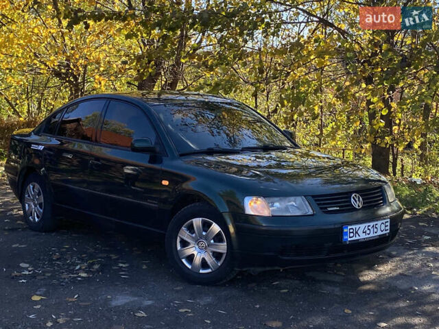 Зеленый Фольксваген Пассат, объемом двигателя 1.78 л и пробегом 375 тыс. км за 2550 $, фото 2 на Automoto.ua