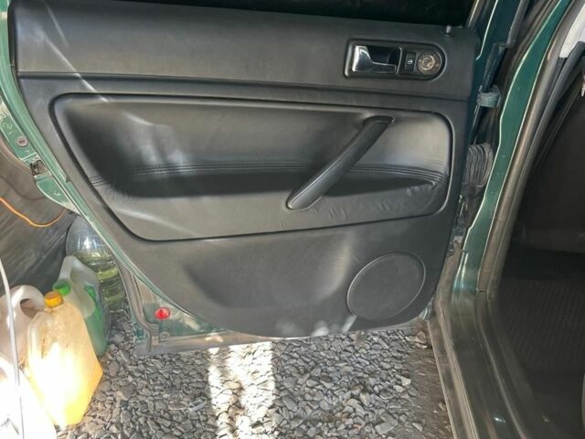 Зеленый Фольксваген Пассат, объемом двигателя 1.8 л и пробегом 425 тыс. км за 4400 $, фото 3 на Automoto.ua