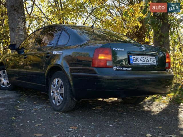 Зеленый Фольксваген Пассат, объемом двигателя 1.78 л и пробегом 375 тыс. км за 2550 $, фото 32 на Automoto.ua