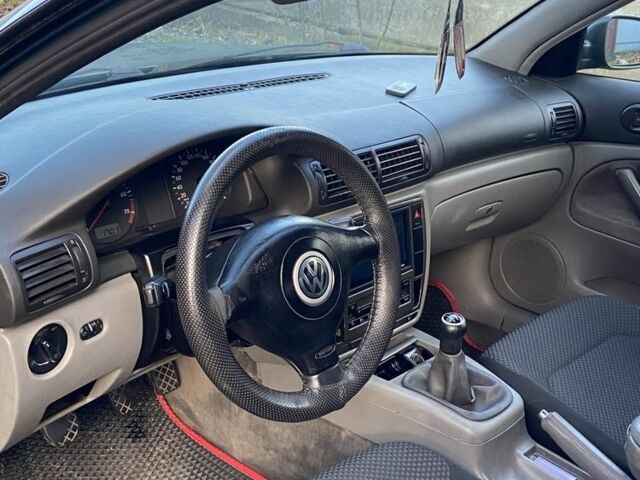 Зеленый Фольксваген Пассат, объемом двигателя 1.6 л и пробегом 320 тыс. км за 2750 $, фото 2 на Automoto.ua