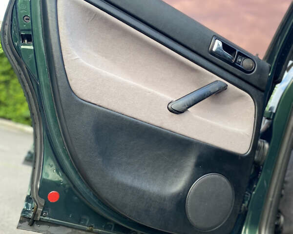 Зеленый Фольксваген Пассат, объемом двигателя 1.78 л и пробегом 375 тыс. км за 2550 $, фото 43 на Automoto.ua