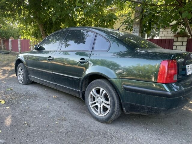 Зеленый Фольксваген Пассат, объемом двигателя 1.8 л и пробегом 330 тыс. км за 3200 $, фото 1 на Automoto.ua