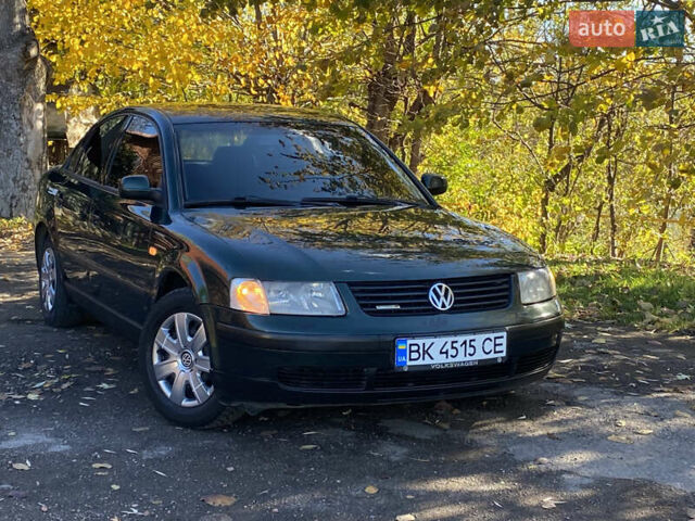 Зеленый Фольксваген Пассат, объемом двигателя 1.78 л и пробегом 375 тыс. км за 2650 $, фото 1 на Automoto.ua