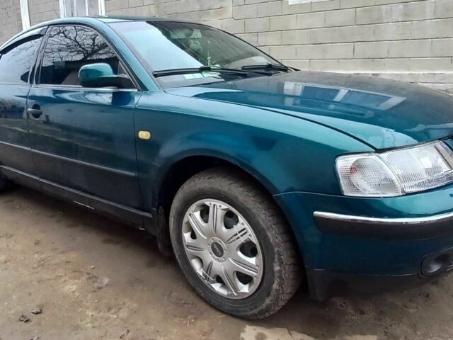 Зелений Фольксваген Пассат, об'ємом двигуна 1.8 л та пробігом 300 тис. км за 3150 $, фото 1 на Automoto.ua