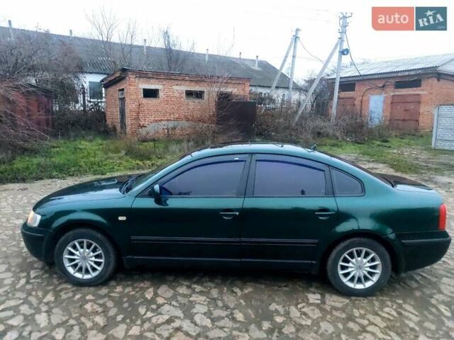 Зеленый Фольксваген Пассат, объемом двигателя 1.8 л и пробегом 298 тыс. км за 3500 $, фото 2 на Automoto.ua