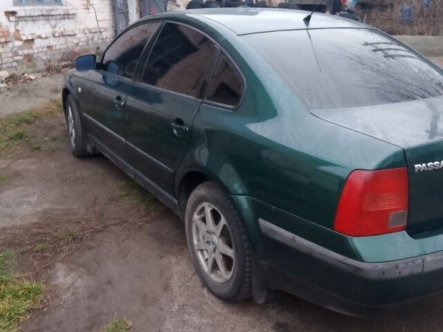 Зеленый Фольксваген Пассат, объемом двигателя 1.9 л и пробегом 467 тыс. км за 4200 $, фото 4 на Automoto.ua