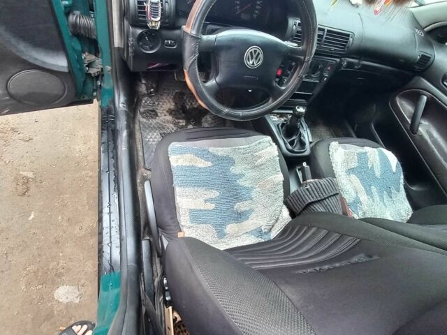 Зелений Фольксваген Пассат, об'ємом двигуна 1.8 л та пробігом 300 тис. км за 3150 $, фото 10 на Automoto.ua