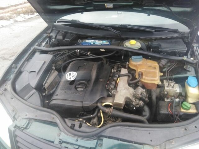 Зеленый Фольксваген Пассат, объемом двигателя 1.8 л и пробегом 320 тыс. км за 2900 $, фото 3 на Automoto.ua