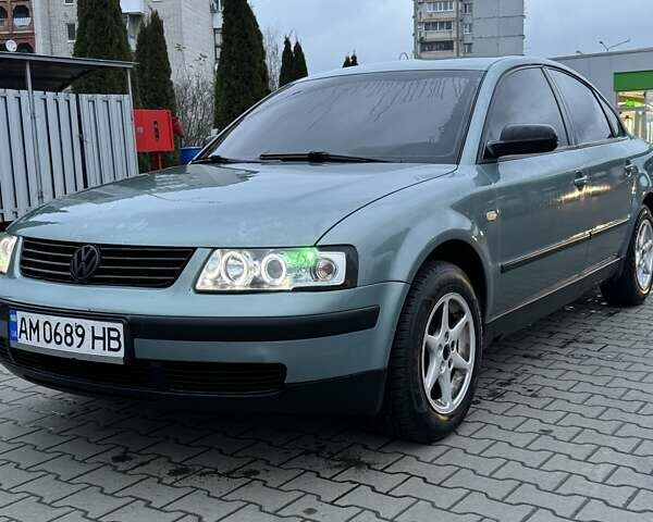 Зеленый Фольксваген Пассат, объемом двигателя 1.8 л и пробегом 279 тыс. км за 3800 $, фото 1 на Automoto.ua