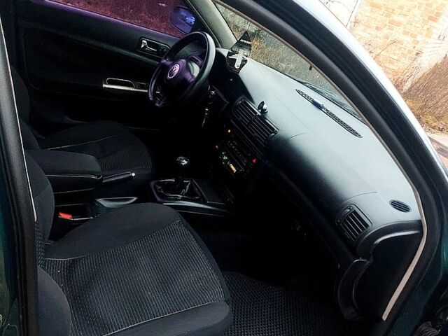 Зеленый Фольксваген Пассат, объемом двигателя 1.8 л и пробегом 295 тыс. км за 3600 $, фото 6 на Automoto.ua