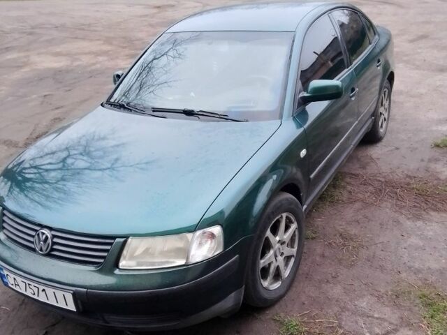 Зеленый Фольксваген Пассат, объемом двигателя 1.9 л и пробегом 467 тыс. км за 4200 $, фото 2 на Automoto.ua