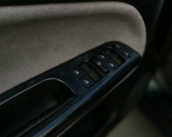 Зеленый Фольксваген Пассат, объемом двигателя 1.78 л и пробегом 375 тыс. км за 2650 $, фото 36 на Automoto.ua