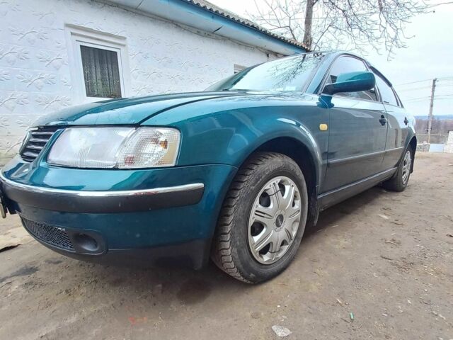 Зелений Фольксваген Пассат, об'ємом двигуна 1.8 л та пробігом 300 тис. км за 3150 $, фото 7 на Automoto.ua