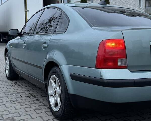 Зеленый Фольксваген Пассат, объемом двигателя 1.8 л и пробегом 279 тыс. км за 3800 $, фото 5 на Automoto.ua