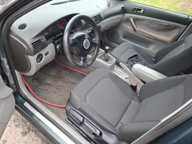 Зелений Фольксваген Пассат, об'ємом двигуна 1.6 л та пробігом 430 тис. км за 2350 $, фото 3 на Automoto.ua