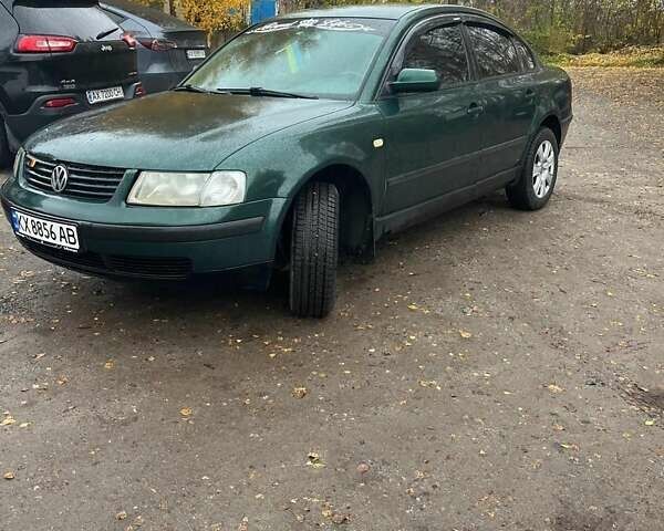 Зеленый Фольксваген Пассат, объемом двигателя 1.8 л и пробегом 425 тыс. км за 4400 $, фото 5 на Automoto.ua