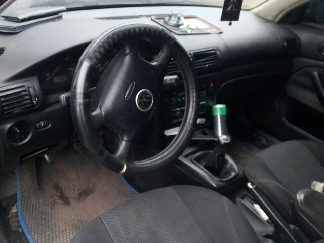 Зеленый Фольксваген Пассат, объемом двигателя 1.9 л и пробегом 467 тыс. км за 4200 $, фото 7 на Automoto.ua