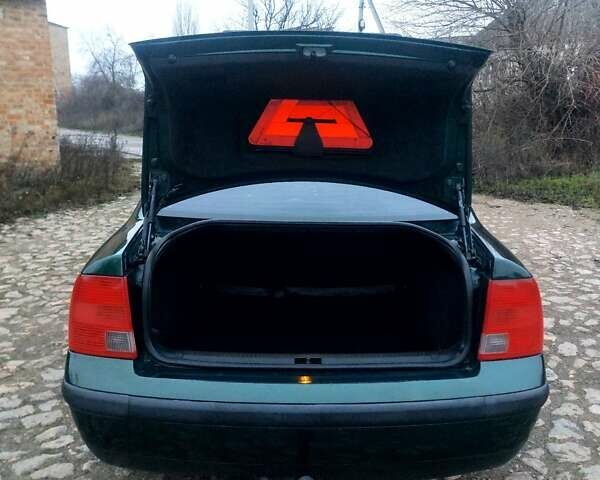 Зеленый Фольксваген Пассат, объемом двигателя 1.8 л и пробегом 298 тыс. км за 3500 $, фото 6 на Automoto.ua