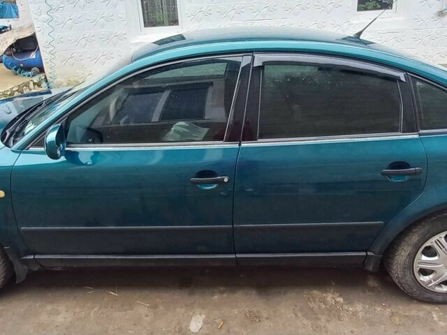 Зелений Фольксваген Пассат, об'ємом двигуна 1.8 л та пробігом 300 тис. км за 3150 $, фото 6 на Automoto.ua