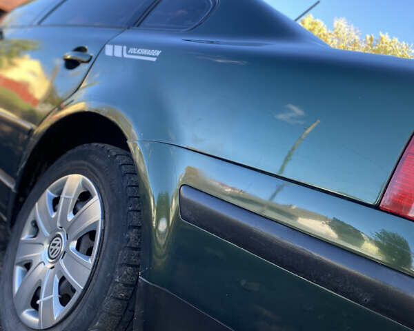 Зеленый Фольксваген Пассат, объемом двигателя 1.78 л и пробегом 375 тыс. км за 2650 $, фото 24 на Automoto.ua