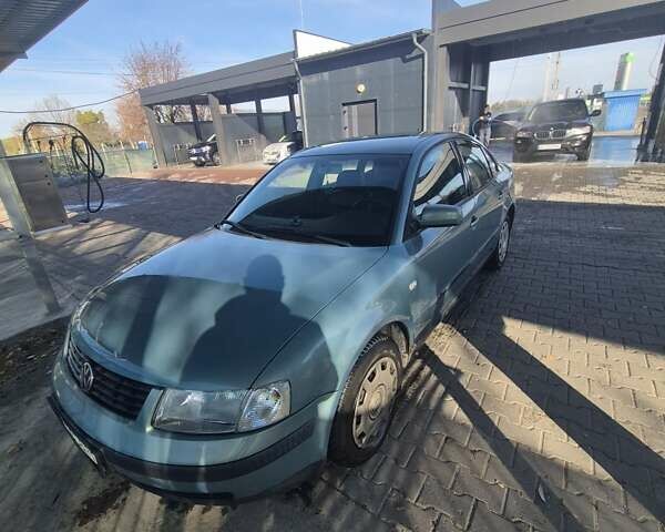 Зелений Фольксваген Пассат, об'ємом двигуна 1.6 л та пробігом 322 тис. км за 3500 $, фото 4 на Automoto.ua