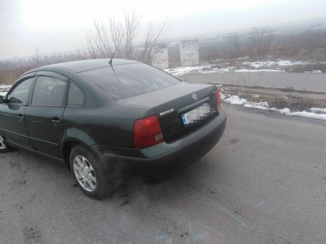 Зеленый Фольксваген Пассат, объемом двигателя 1.8 л и пробегом 320 тыс. км за 2900 $, фото 2 на Automoto.ua