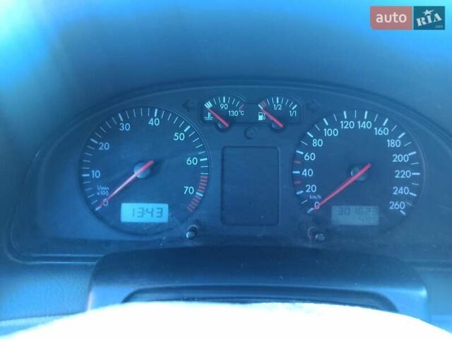 Зелений Фольксваген Пассат, об'ємом двигуна 1.6 л та пробігом 301 тис. км за 4000 $, фото 5 на Automoto.ua