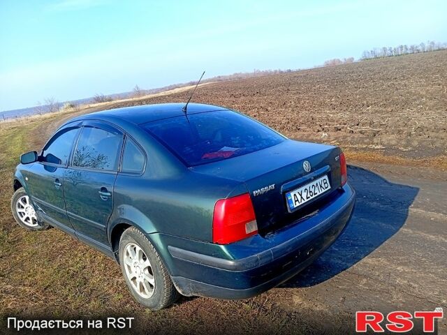 Зеленый Фольксваген Пассат, объемом двигателя 1.8 л и пробегом 330 тыс. км за 2900 $, фото 4 на Automoto.ua
