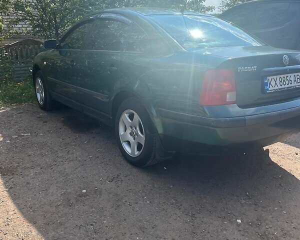 Зеленый Фольксваген Пассат, объемом двигателя 1.8 л и пробегом 425 тыс. км за 4400 $, фото 3 на Automoto.ua