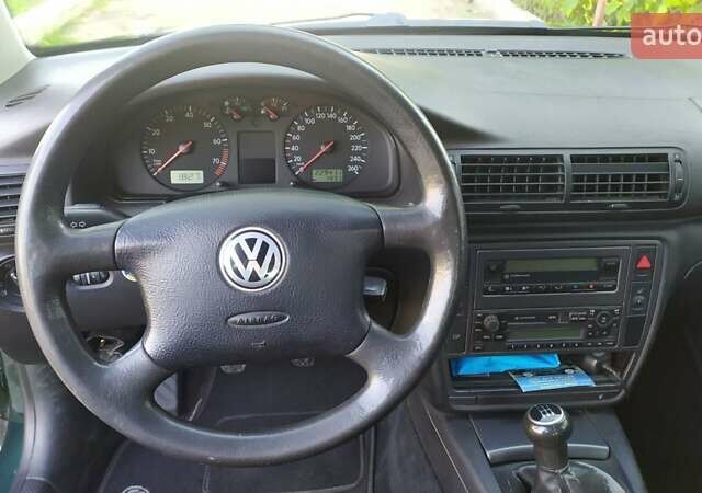 Зеленый Фольксваген Пассат, объемом двигателя 1.6 л и пробегом 229 тыс. км за 4900 $, фото 4 на Automoto.ua