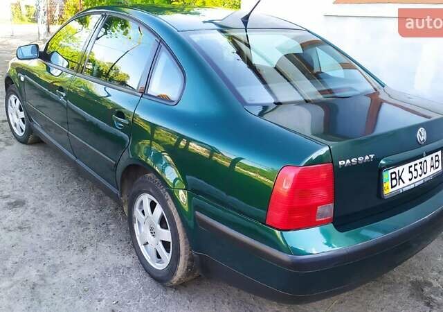 Зеленый Фольксваген Пассат, объемом двигателя 1.6 л и пробегом 229 тыс. км за 4900 $, фото 2 на Automoto.ua