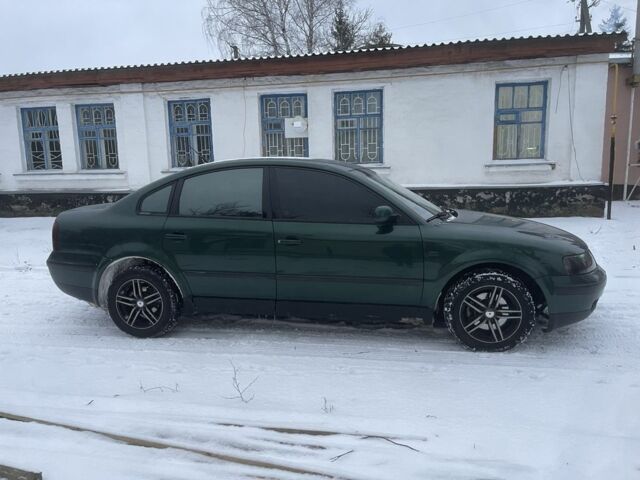 Зеленый Фольксваген Пассат, объемом двигателя 1.6 л и пробегом 230 тыс. км за 2900 $, фото 2 на Automoto.ua