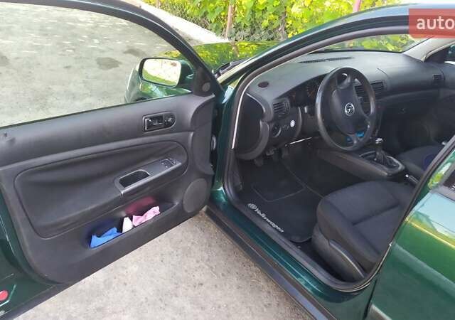 Зеленый Фольксваген Пассат, объемом двигателя 1.6 л и пробегом 229 тыс. км за 4900 $, фото 3 на Automoto.ua