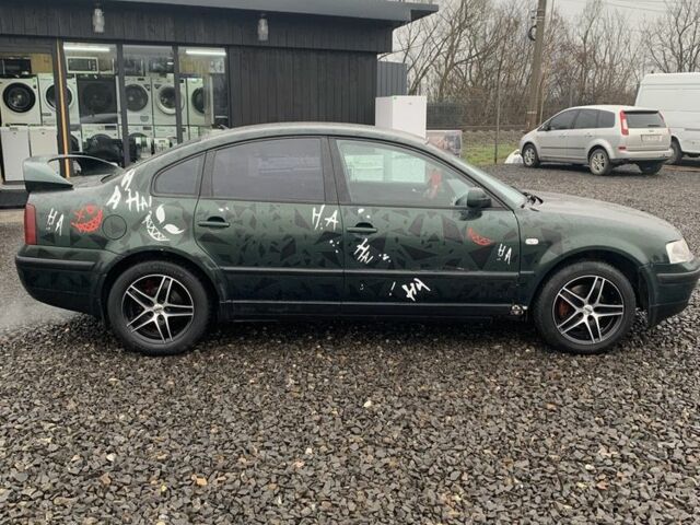 Зеленый Фольксваген Пассат, объемом двигателя 2 л и пробегом 200 тыс. км за 1550 $, фото 2 на Automoto.ua