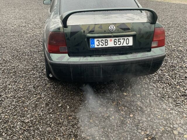 Зеленый Фольксваген Пассат, объемом двигателя 2 л и пробегом 200 тыс. км за 1550 $, фото 3 на Automoto.ua