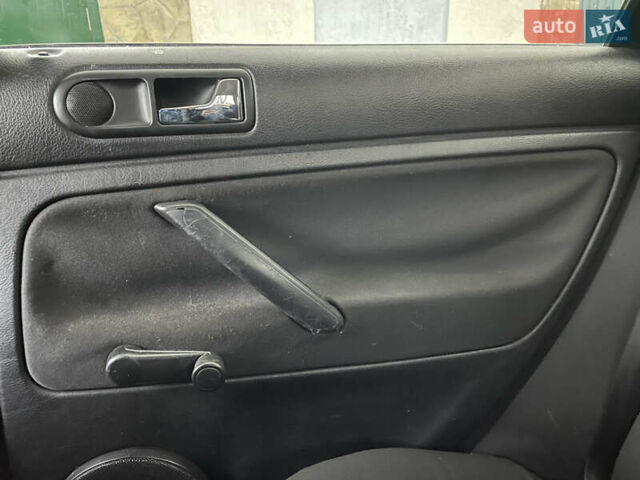 Зеленый Фольксваген Пассат, объемом двигателя 1.6 л и пробегом 235 тыс. км за 6500 $, фото 9 на Automoto.ua