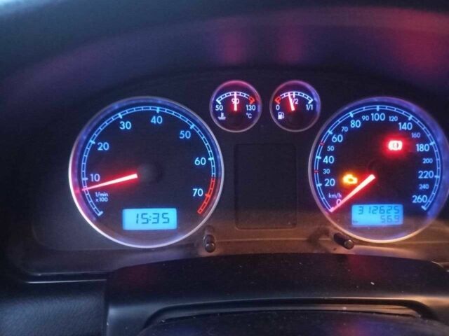 Зеленый Фольксваген Пассат, объемом двигателя 2 л и пробегом 312 тыс. км за 4020 $, фото 3 на Automoto.ua