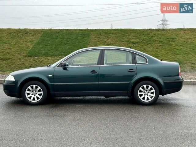 Зеленый Фольксваген Пассат, объемом двигателя 1.6 л и пробегом 329 тыс. км за 4600 $, фото 2 на Automoto.ua