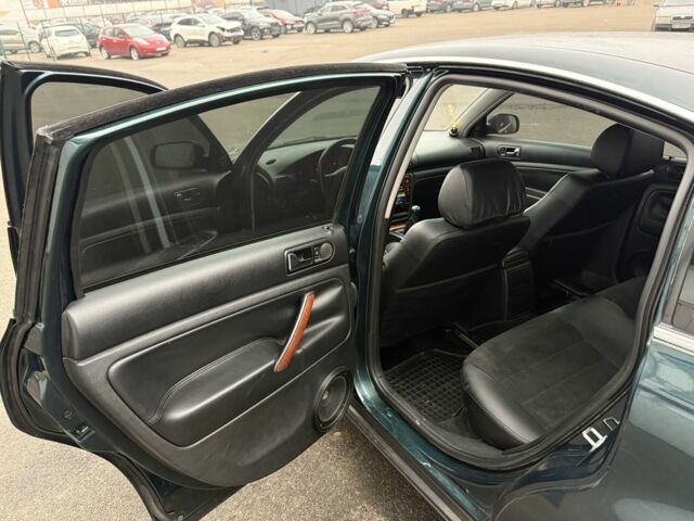 Зеленый Фольксваген Пассат, объемом двигателя 1.8 л и пробегом 285 тыс. км за 4599 $, фото 13 на Automoto.ua