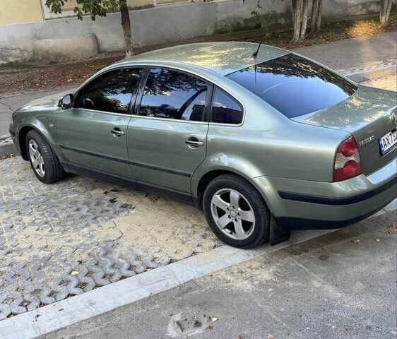 Зелений Фольксваген Пассат, об'ємом двигуна 1.8 л та пробігом 401 тис. км за 4550 $, фото 1 на Automoto.ua