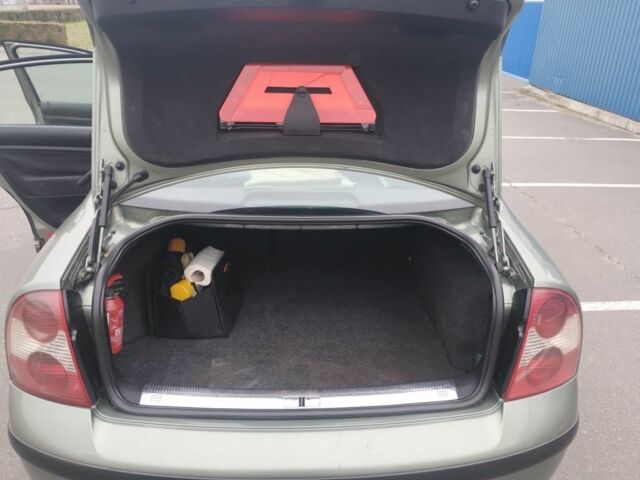 Зеленый Фольксваген Пассат, объемом двигателя 1.8 л и пробегом 266 тыс. км за 5000 $, фото 7 на Automoto.ua