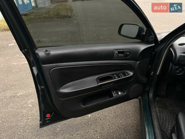 Зелений Фольксваген Пассат, об'ємом двигуна 1.8 л та пробігом 285 тис. км за 4499 $, фото 5 на Automoto.ua