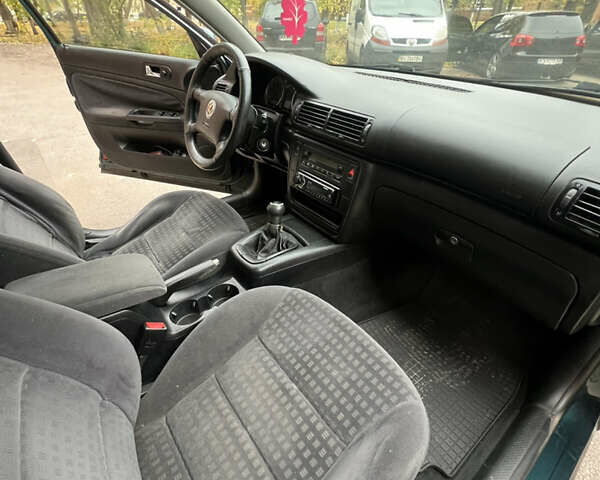 Зеленый Фольксваген Пассат, объемом двигателя 1.8 л и пробегом 382 тыс. км за 4000 $, фото 26 на Automoto.ua