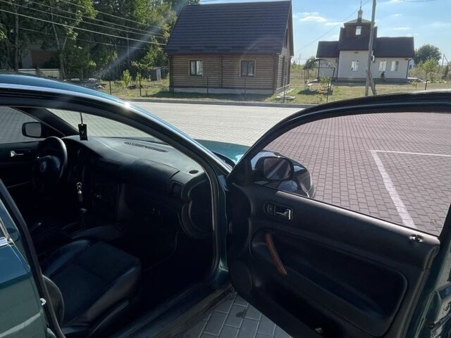 Зелений Фольксваген Пассат, об'ємом двигуна 1.8 л та пробігом 226 тис. км за 4500 $, фото 15 на Automoto.ua